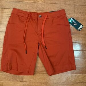 Black Diamond 💎 Credo shorts 🩳 regular fit size 6 NWT!